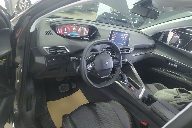 Used Peugeot 5008 2017 350THP 5-Seat Elite Edition Center Console