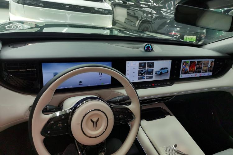 Used VOYAH FREE 2025 318 259 km All-Wheel-Drive Exploration Edition Center Console