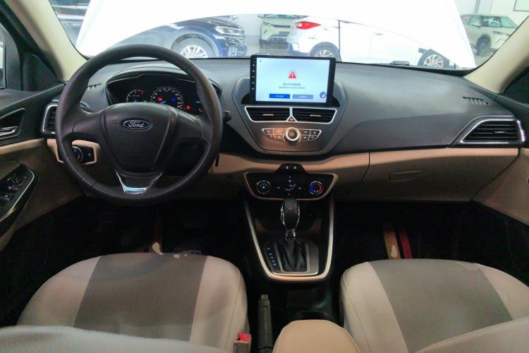 Used Ford Escort 2015 1.5L Automatic Comfort Edition Center Console