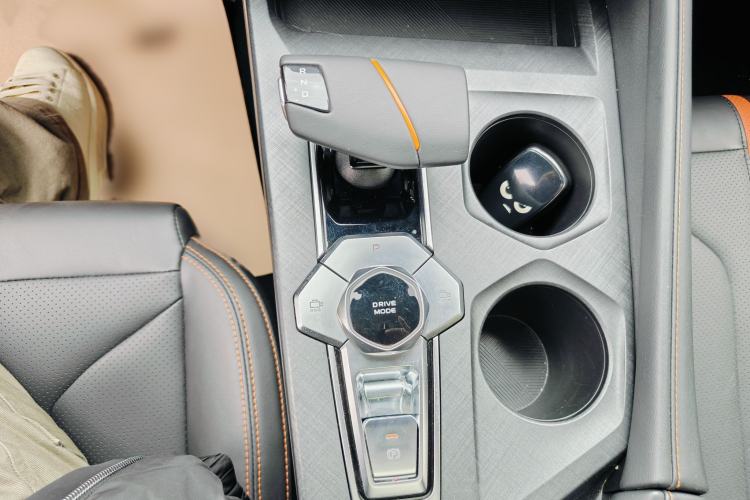 Used CHANGAN UNI-V 2025 1.5T 500Bar Prestige Version
