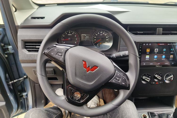 Used Wuling Hongguang PLUS 2020 1.5L Manual Standard Edition 5 Seats Steering Wheel
