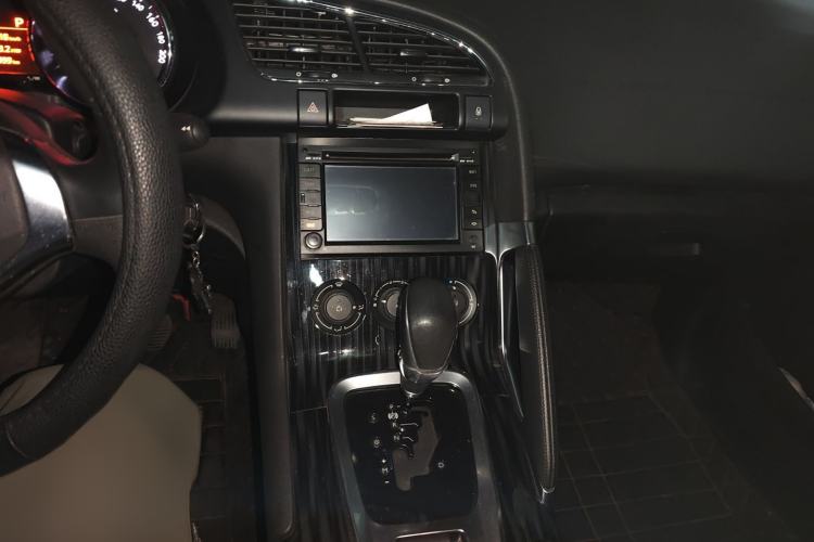 Used Peugeot 3008 2015 2.0L Automatic Classic Edition
