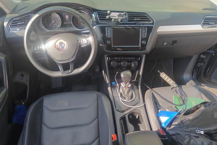 Used Volkswagen Tiguan L 2017 380TSI Automatic All-Wheel-Drive Luxury Edition Center Console