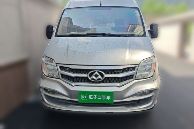 Used SAIC MAXUS Xintu V80 2016 2.5T Manual Aoyuntong National IV Short Wheelbase Mid-Roof 6-Seater
