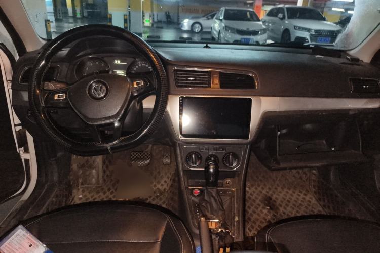 Used Volkswagen Lavida 2017 1.6L Automatic Comfort Edition Center Console