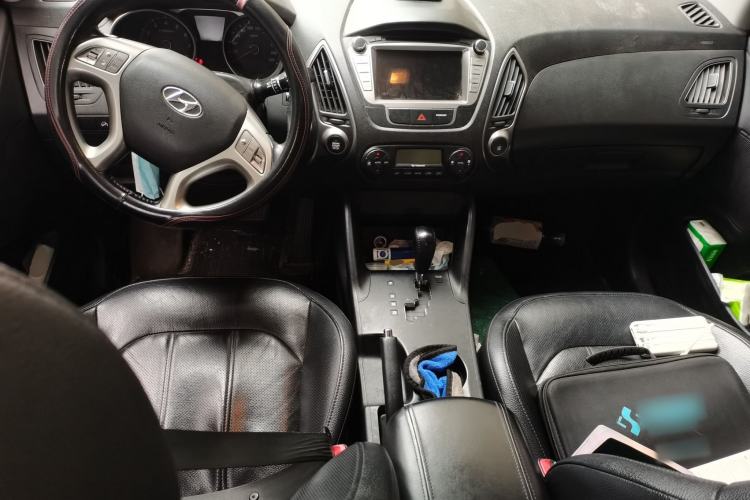 Used Hyundai ix35 2015 2.0L Automatic 2WD Smart Type China IV Center Console