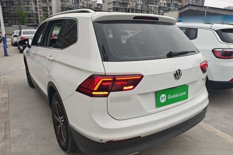 Used Volkswagen Tiguan L 2018 380TSI Automatic All-Wheel Drive Luxury Edition Rear Left 45 Deg