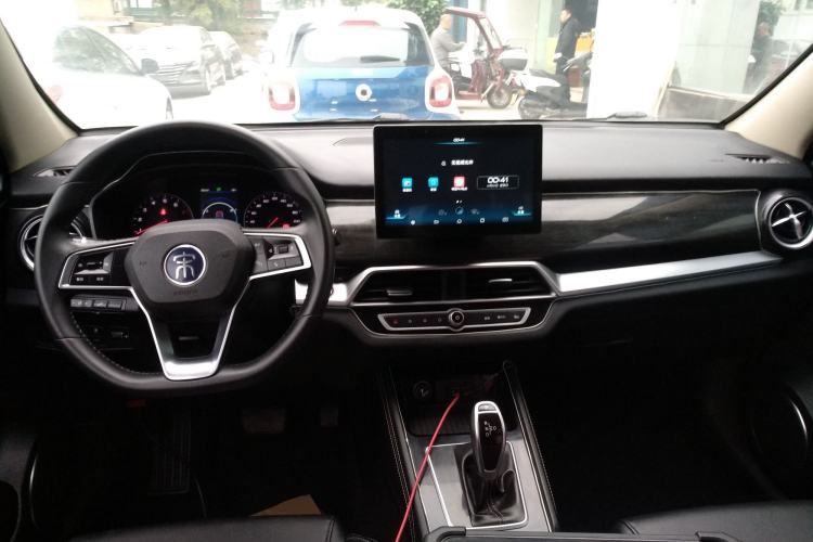 Used BYD Song 2020 Classic Edition 1.5T Automatic Elite Model Center Console