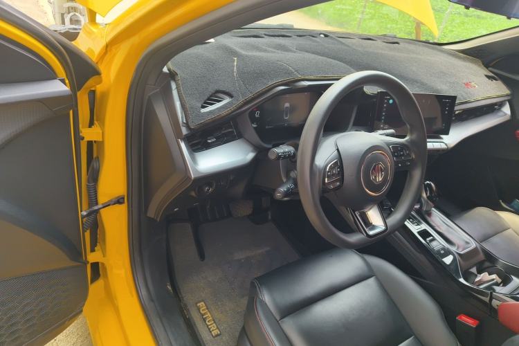 Used MG 5 2022 180 DVVT CVT Youth Luxury Edition
