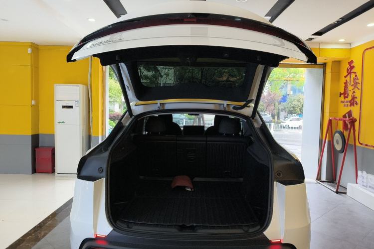 Used Tesla Model Y 2025 Rear-Wheel-Drive Version
