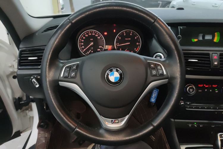 Used BMW X1 2014 sDrive18i Leading Model
