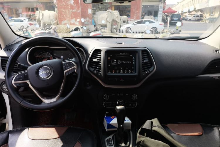 Used Jeep Cherokee 2017 2.0L Superior Edition