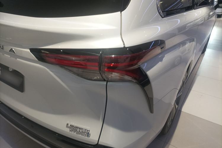 Used Toyota SIENNA 2021 2.5L Hybrid Premium Edition