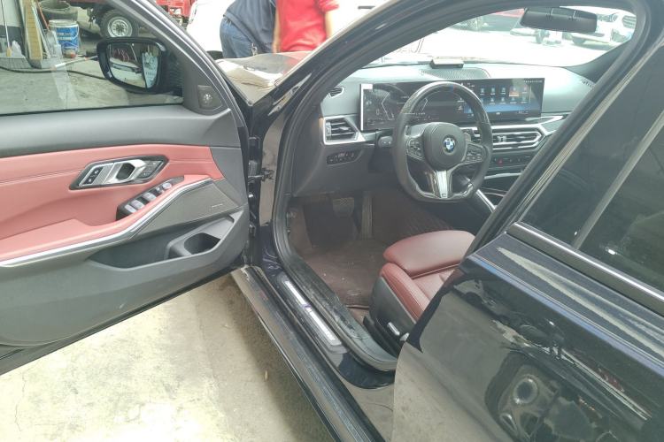 Used BMW 3 Series 2023 325i M Sport Night Edition Package Driver Seat