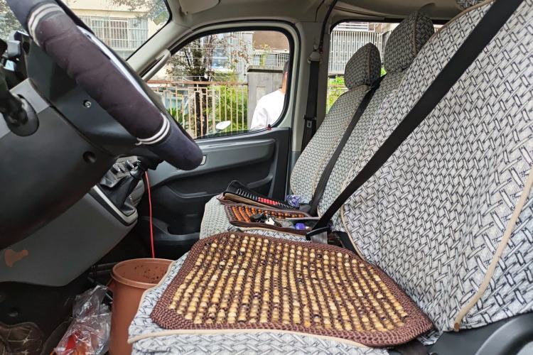 Used SAIC MAXUS Xintu V80 2021 2.0T Manual Classic Aoyuntong Short Wheelbase Ultra-Low Roof 5/6-Seater Left Front Seat