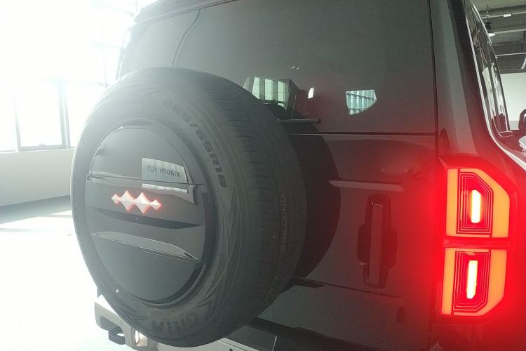 Used Formula Leopard 5 2023 Explore Edition
