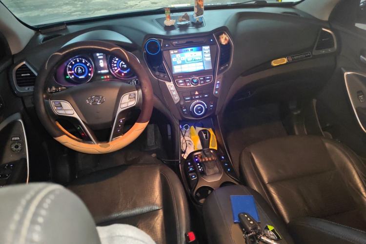 Used Hyundai Santa Fe 2013 Revised Version 2.0T Automatic All-Wheel Drive Top-Tier Trim