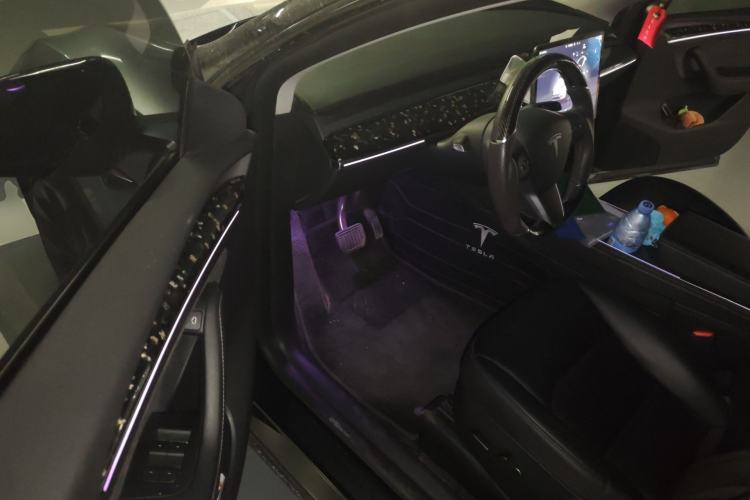 Used Tesla Model Y 2023 Long-Range All-Wheel-Drive Version Driver Seat