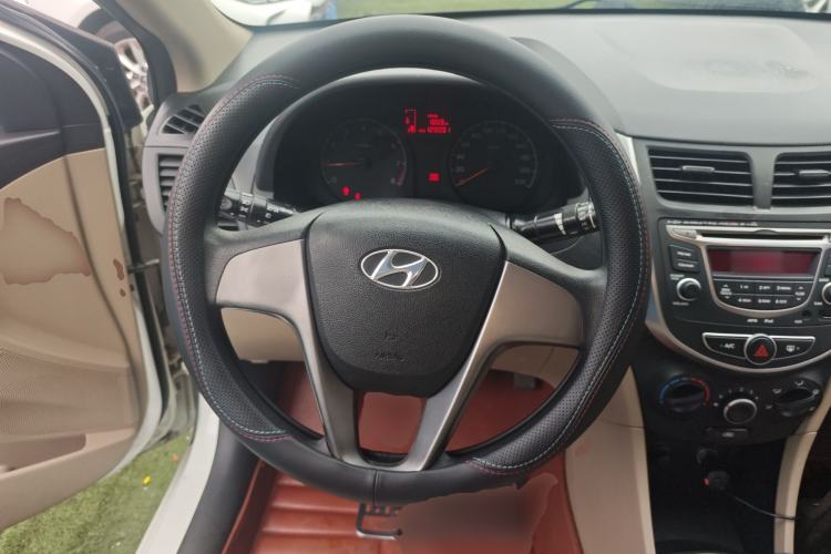 Used Hyundai Verna (older generation) 2014 1.4L Manual Smart GLS Trim Steering Wheel