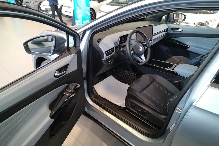 Used Volkswagen ID.4 X 2025 Smart Version Pure & Intelligent Enjoyment Edition
