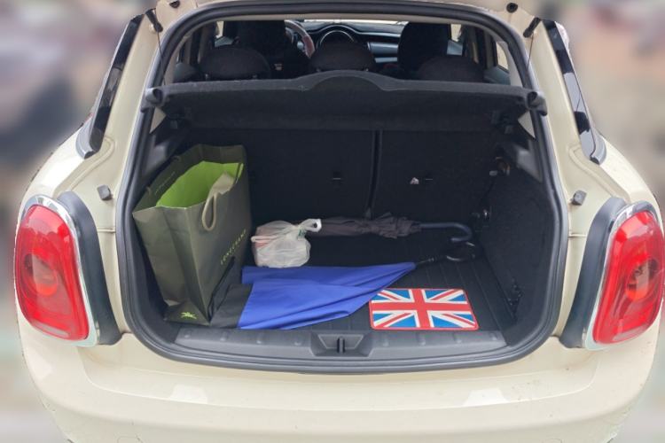 Used MINI 2016 1.5T COOPER Five-Door Edition Trunk