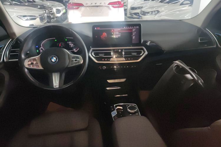 Used BMW iX3 2023 Leading Model Center Console