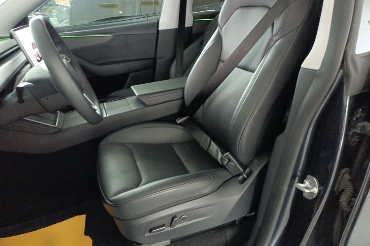 Used Tesla Model Y 2025 Long-Range All-Wheel-Drive Version