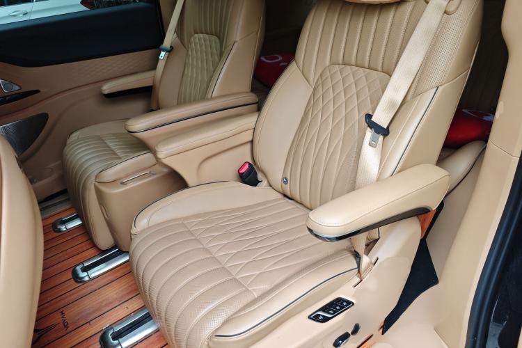 Used VOYAH Dream 2024 PHEV Ultra-Long Range Flagship Edition Interior 4