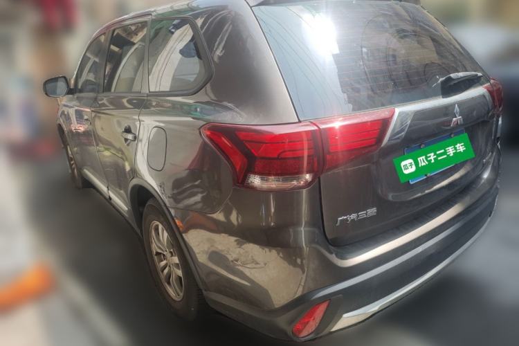 Used Mitsubishi Outlander 2016 2.0L Two-Wheel Drive Fashion Edition 5 Seats