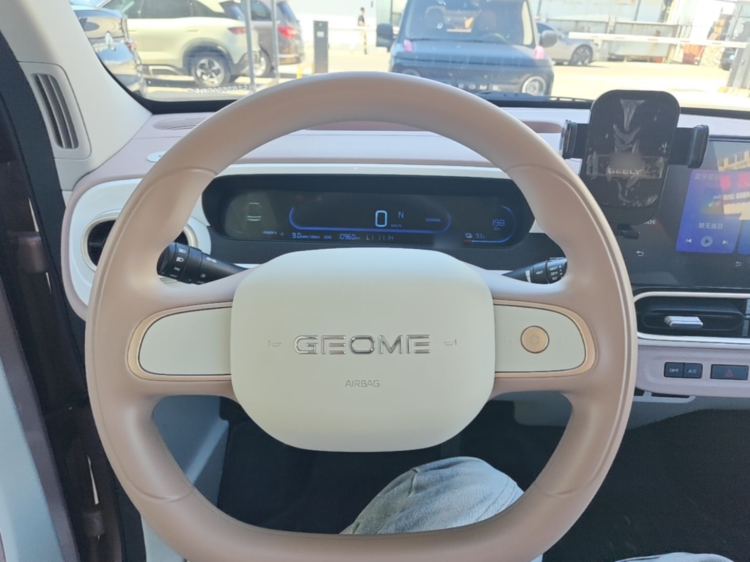 Geely Galaxy Panda 2025 210 km – Yuanqi Bear — снимка 13