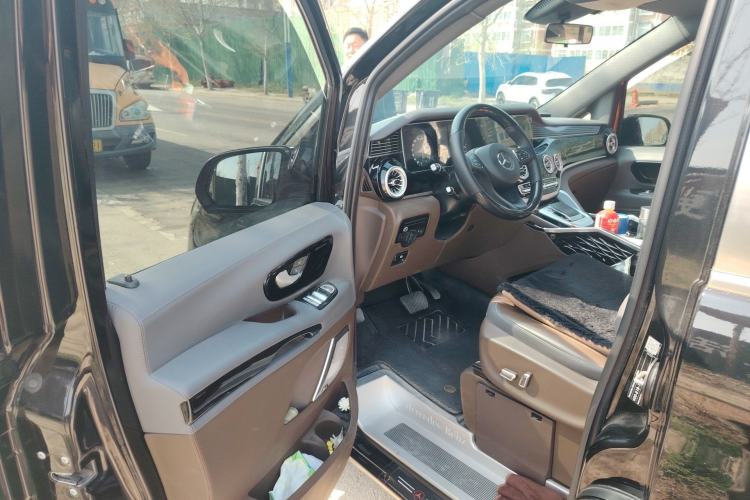 Used Mercedes-Benz Vito 2023 2.0T Elite Version 7 Seats Driver Seat