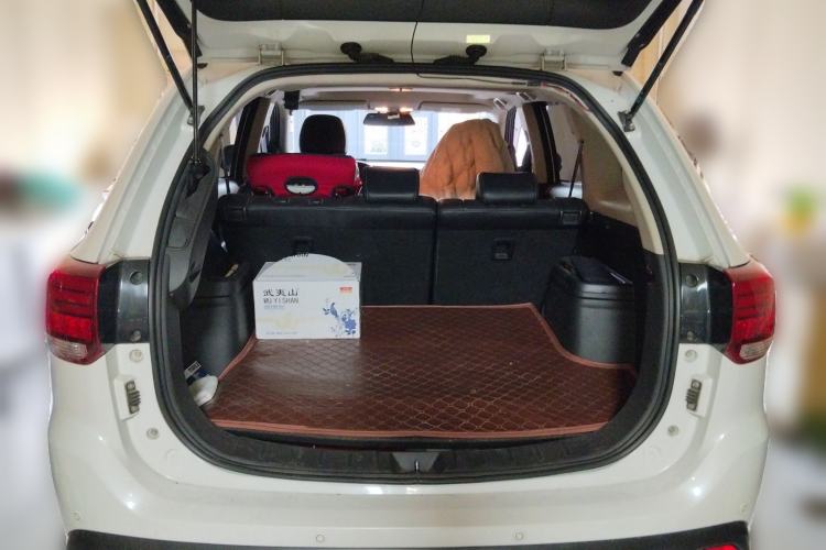 Used Mitsubishi Outlander 2016 2.4L 4x4 Elite Edition 5 Seats Trunk