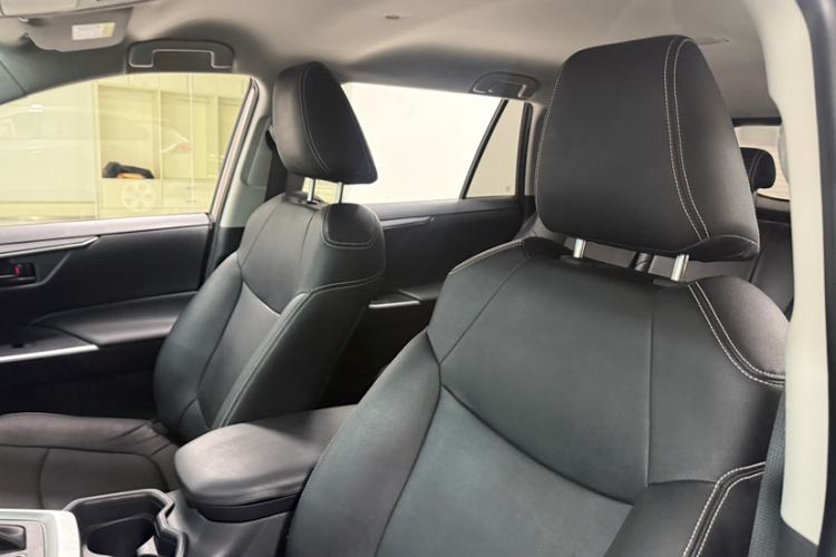 Used Toyota RAV4 2021 2.0L CVT Two-Wheel Drive Urban Edition Interior 2