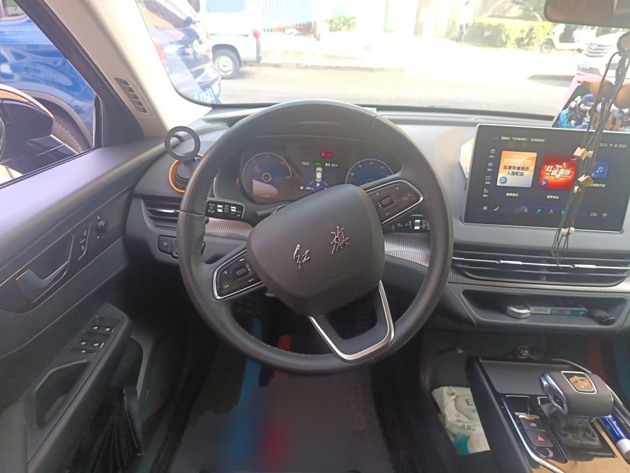 Hongqi E-QM5 2022 431 km Charge & Enjoy Edition — снимка 9
