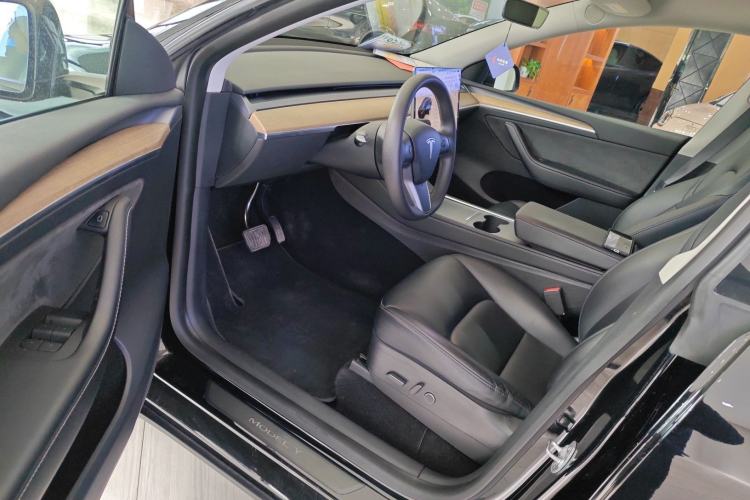 Used Tesla Model Y 2022 Rear-Wheel-Drive Version