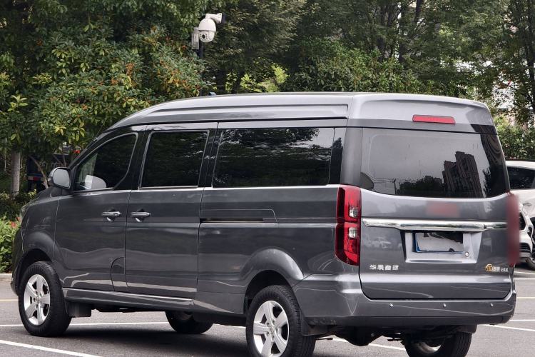 Used Jinbei Gold Hiace 2023 2.0L Passenger Van Travel Lion 5/6/7 Seater