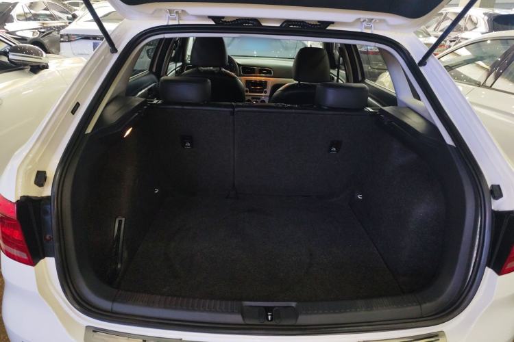 Used Volkswagen Gran Lavida 2013 1.4 TSI Automatic Comfort Model Trunk