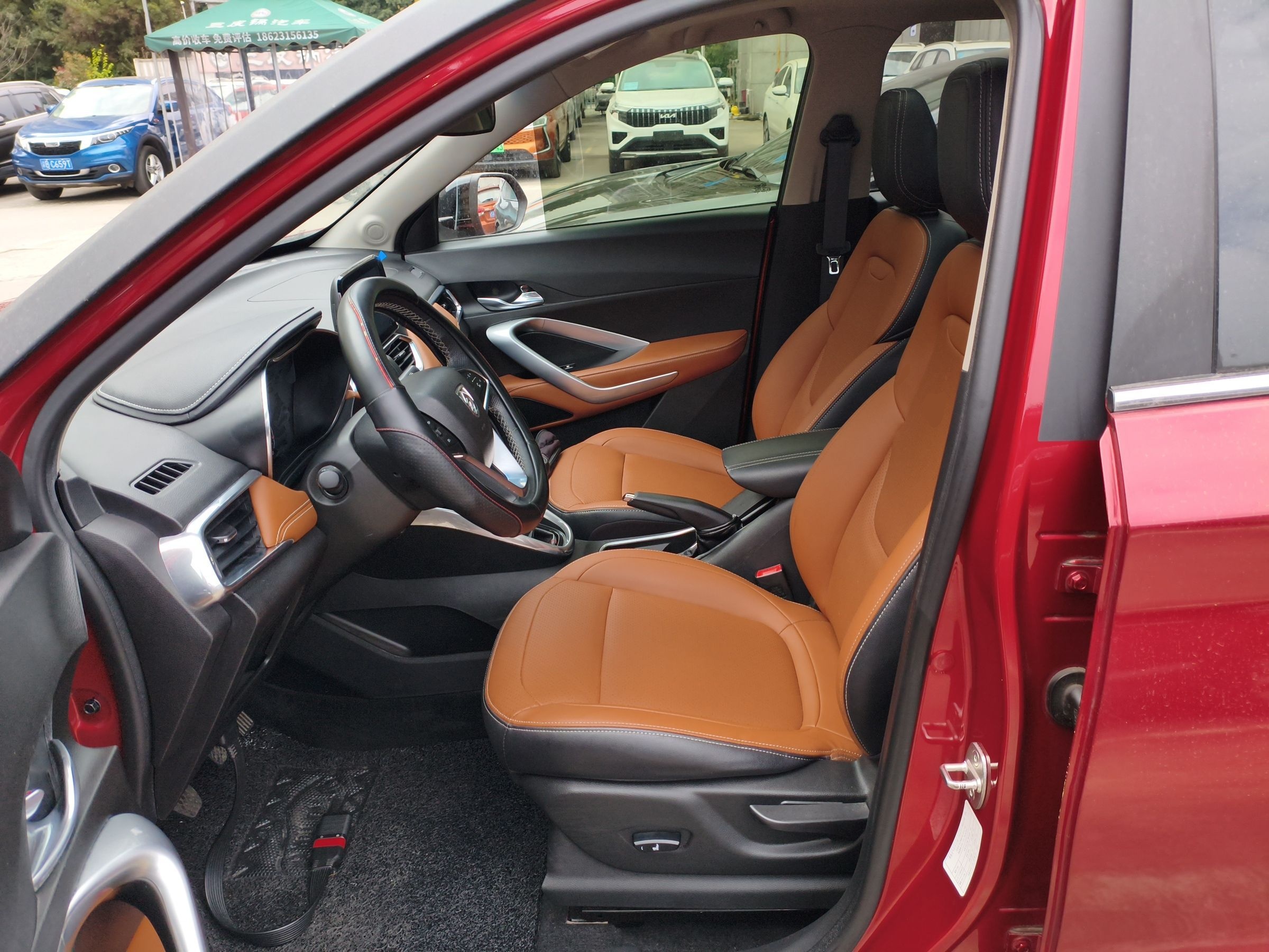 المقاعد الأمامية داخل السيارة