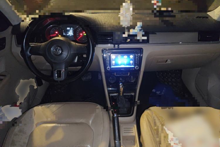 Used Volkswagen Bora 2014 1.6L Automatic Comfort Model Center Console