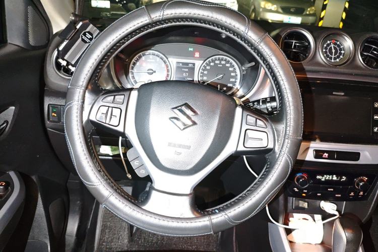 Used Suzuki Vitara 2016 1.4T Automatic Two-Wheel Drive Luxury Version Steering Wheel