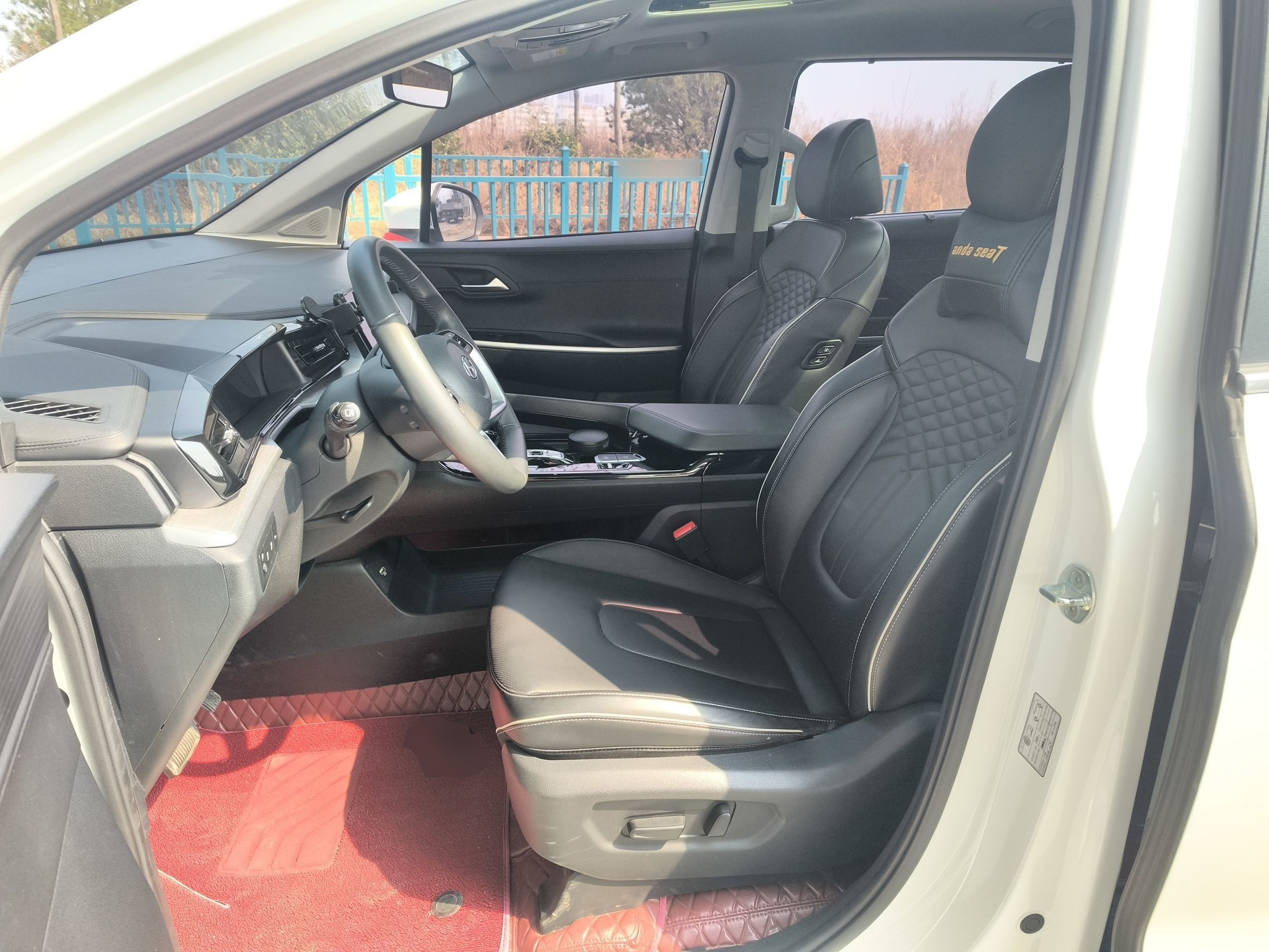 Переднее сиденье в автомобиле