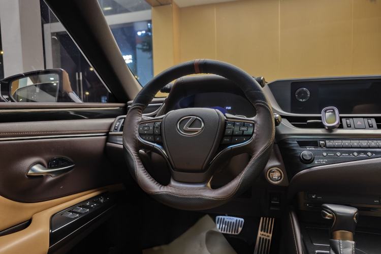 Used Lexus ES 2020 200 Excellence Edition
