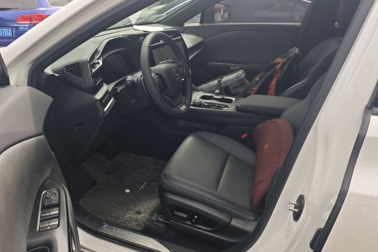 Used Lexus RZ 2023 450e All-Wheel Drive Luxury Edition Left Front Seat