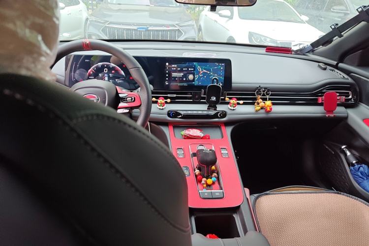 Used GAC Trumpchi EMPOW 2024 270T DCT Yingbao S Edition Center Console