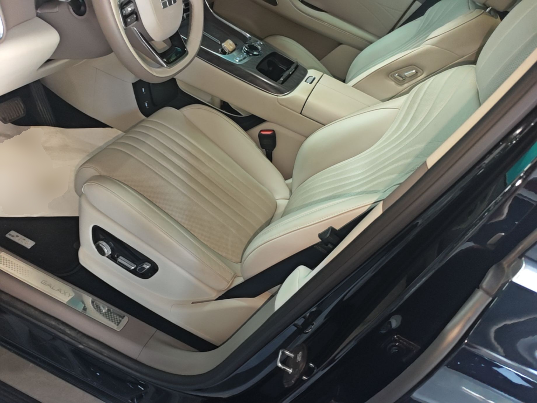 Geely Galaxy M9 2025 Model 210km Four-Wheel-Drive Leading Edition — снимка 17