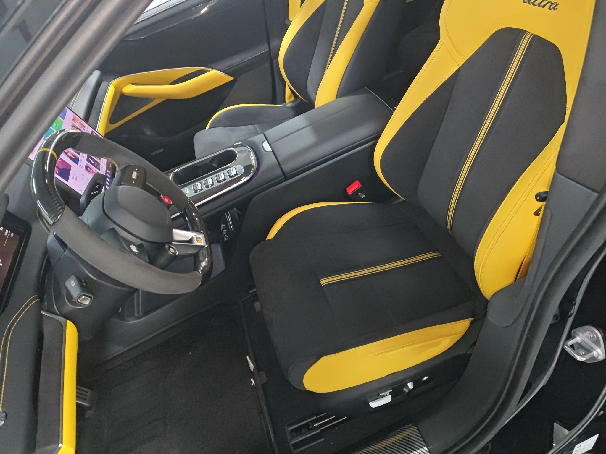 المقاعد الأمامية داخل السيارة