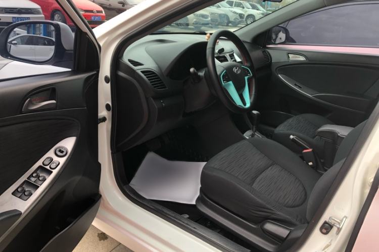 Used Hyundai Verna Ray 2014 1.4L Automatic GLX
