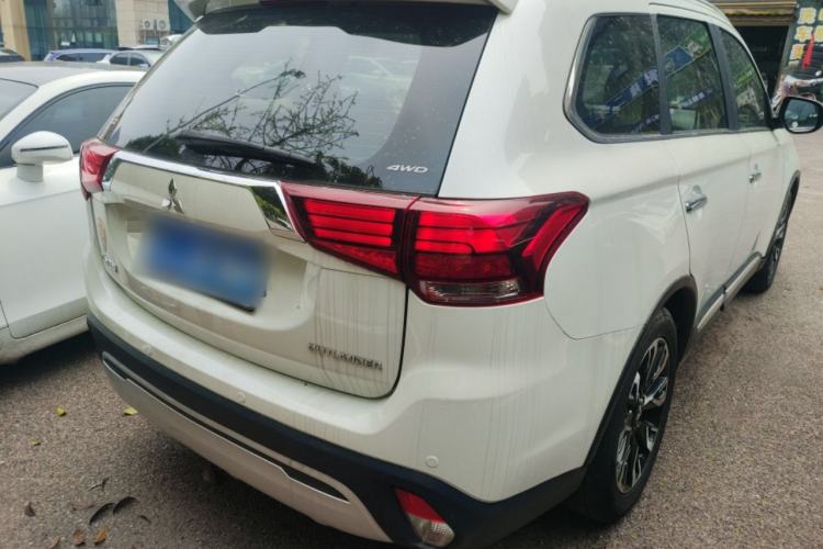 Used Mitsubishi Outlander 2019 2.4L 4x4 Zhi Xiang Edition 7 Seats China VI Standard Rear Right 45 Deg