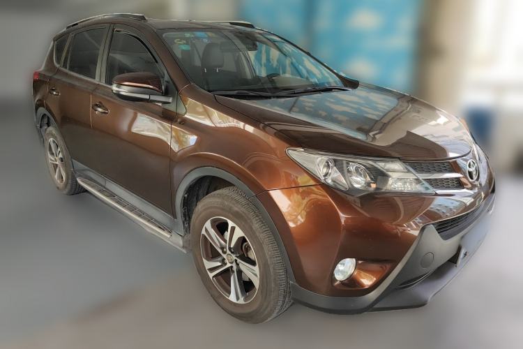 Used Toyota RAV4 2015 2.0L CVT Two-Wheel Drive Fashion Edition Front Right 45 Deg