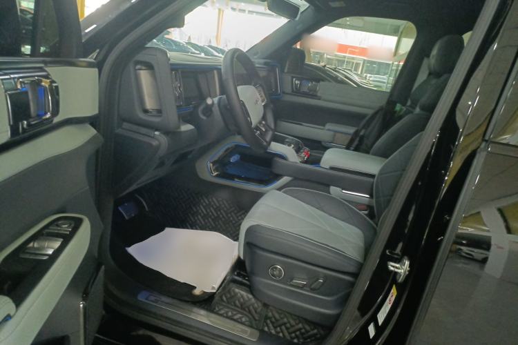 Used Formula Leopard 5 2023 Explore Edition Driver Seat